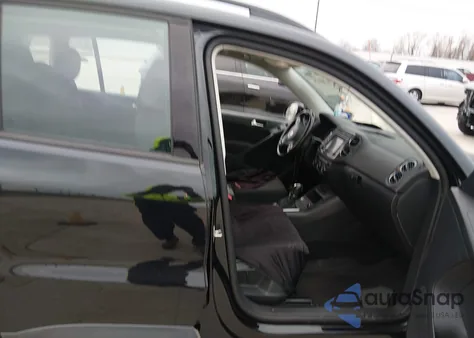 2018 Volkswagen Tiguan Limited 2.0T z USA, uszkodzony, nr VIN WVGAV7AX6JK005120